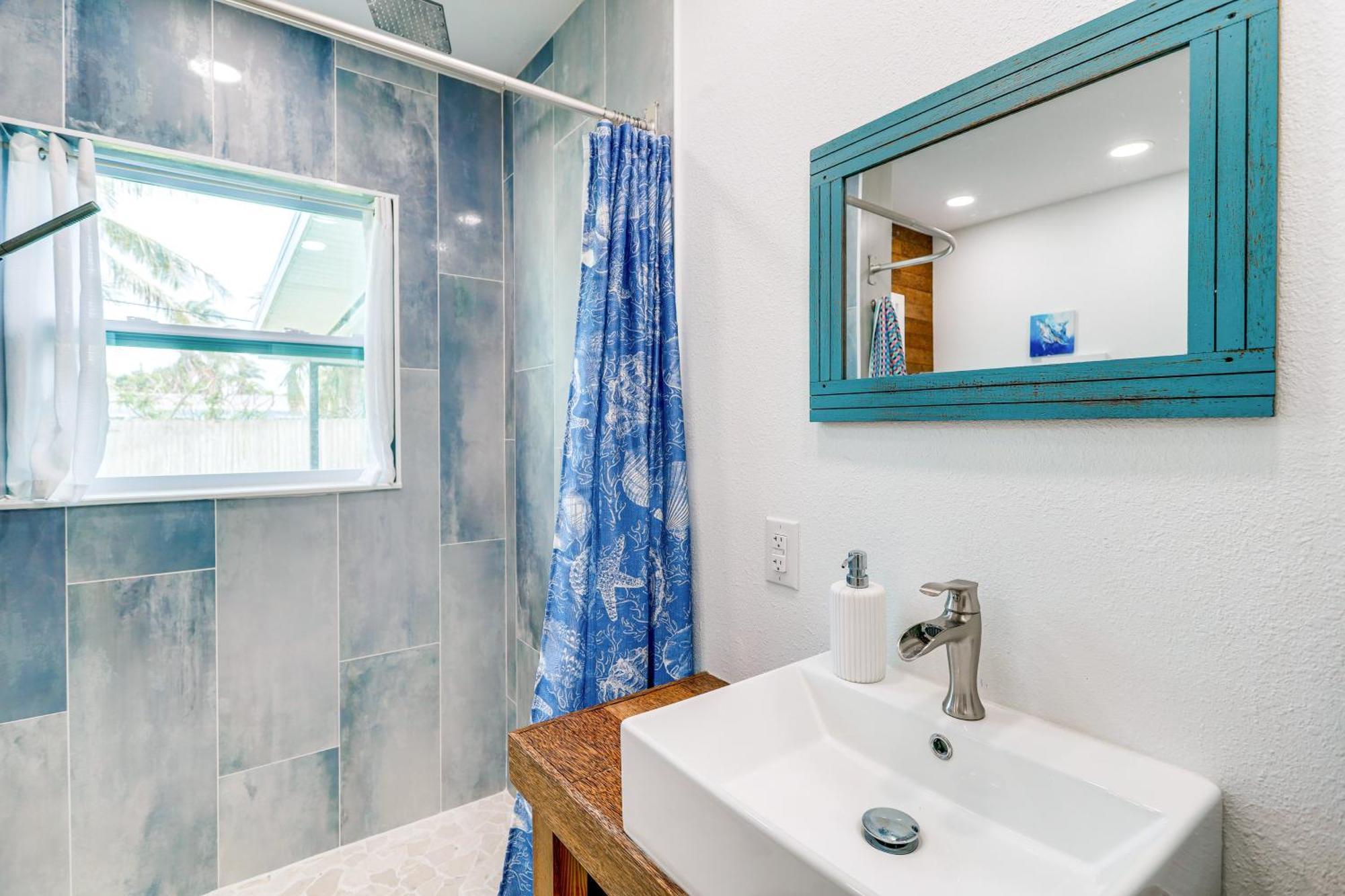 Pet-Friendly Cocoa Beach Home Walk To Beach! Exterior photo