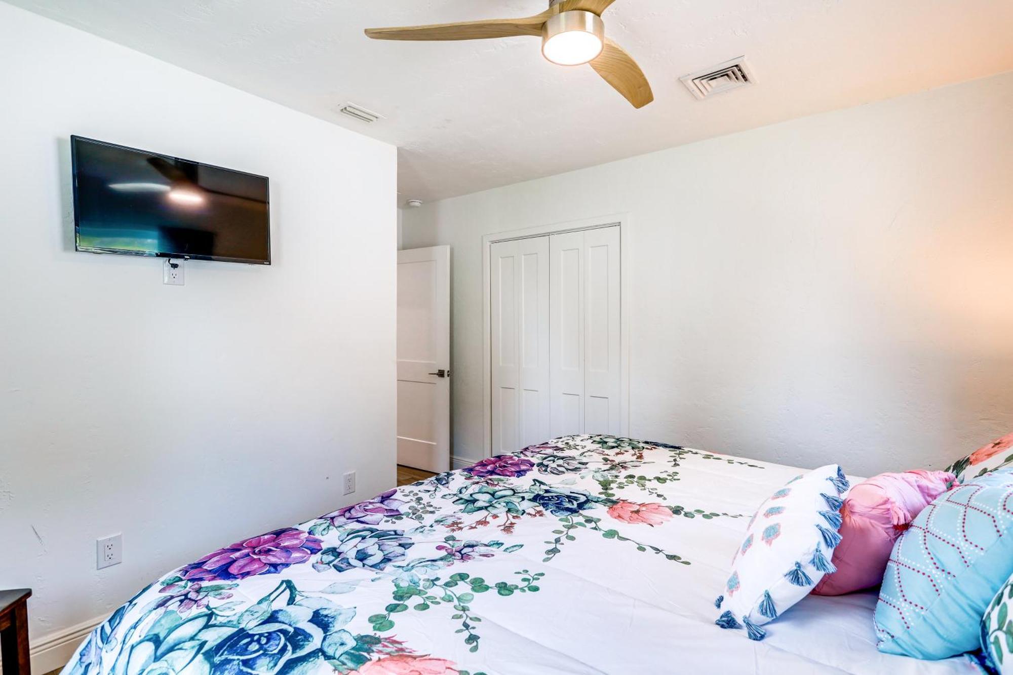 Pet-Friendly Cocoa Beach Home Walk To Beach! Exterior photo