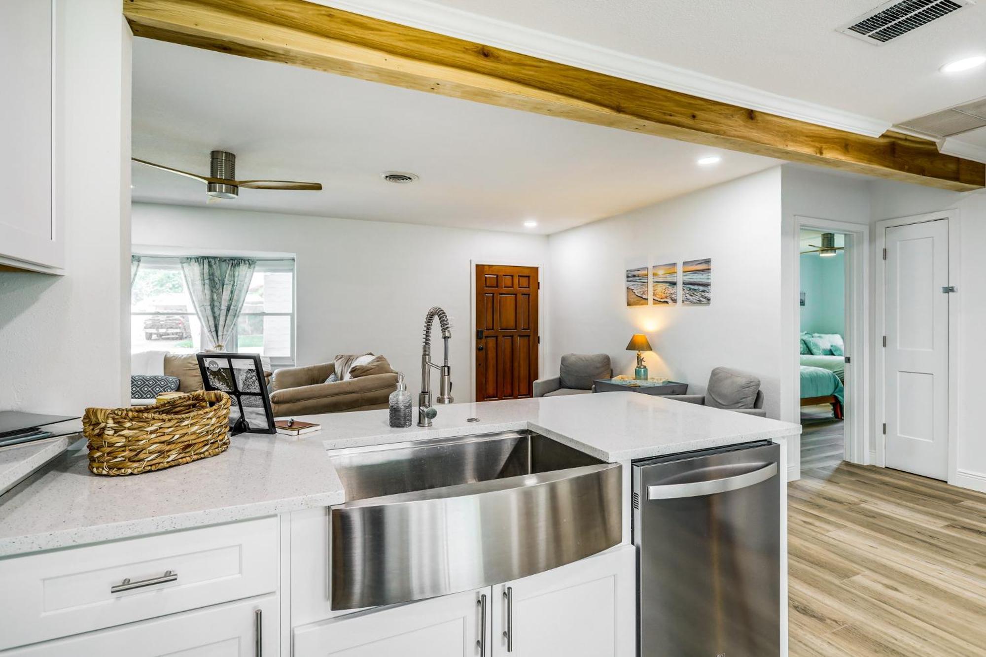 Pet-Friendly Cocoa Beach Home Walk To Beach! Exterior photo