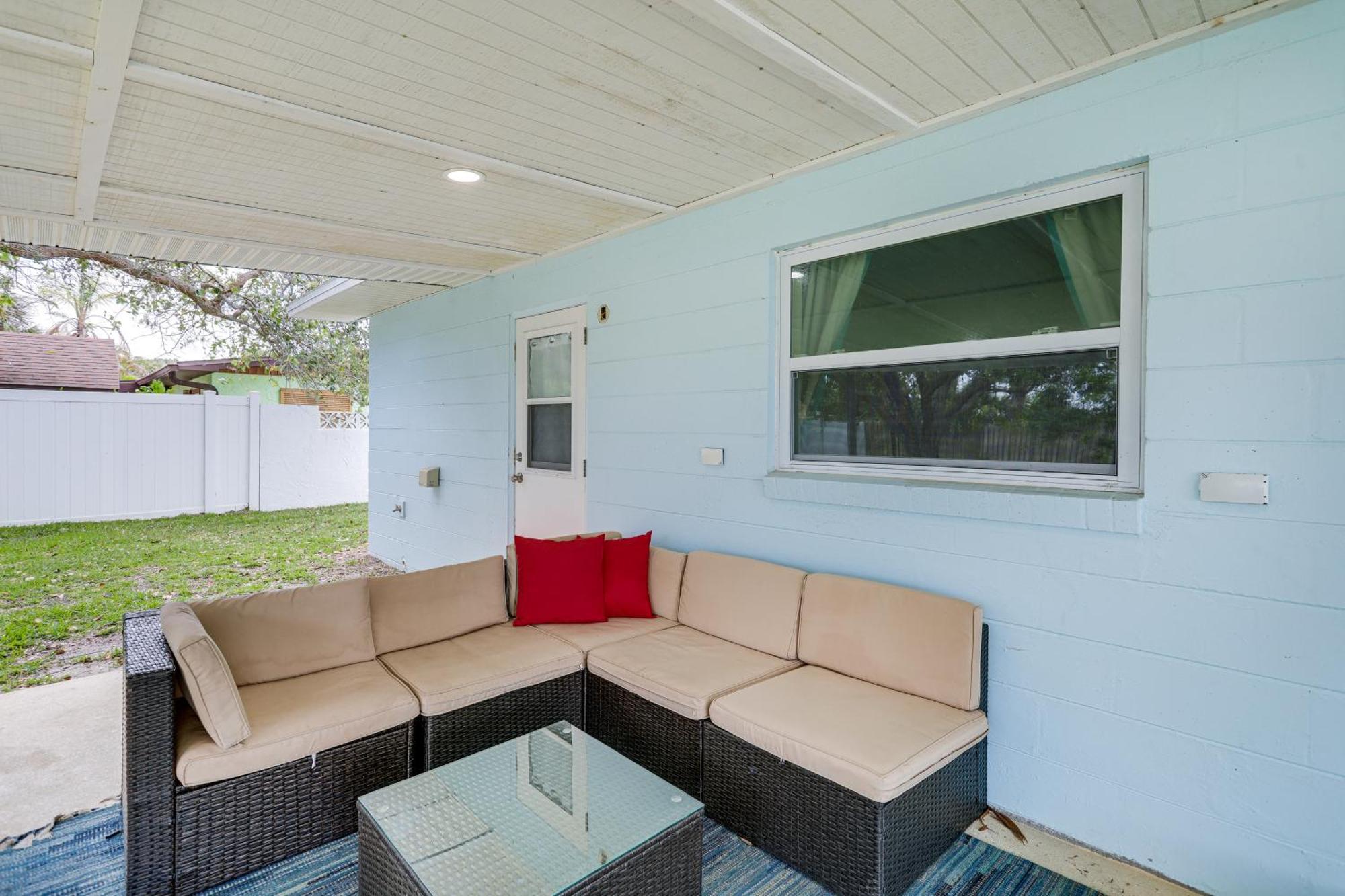 Pet-Friendly Cocoa Beach Home Walk To Beach! Exterior photo